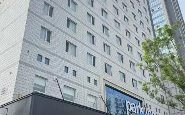 Parkinn Hotel (Tianjin Railway Station Jinwan Plaza )