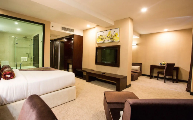 Royale Signature Hotel