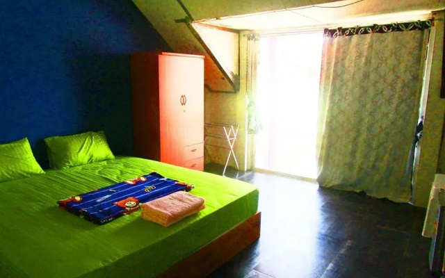 Yai Shop & Rooms