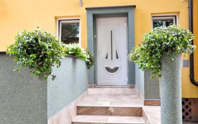 Отель Guest House Flow Сербия, Нови Сад - отзывы, цены и фото номеров - забронировать отель Guest House Flow онлайн вид на фасад