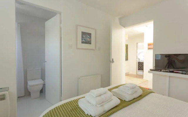 KnoydART Bed and Breakfast