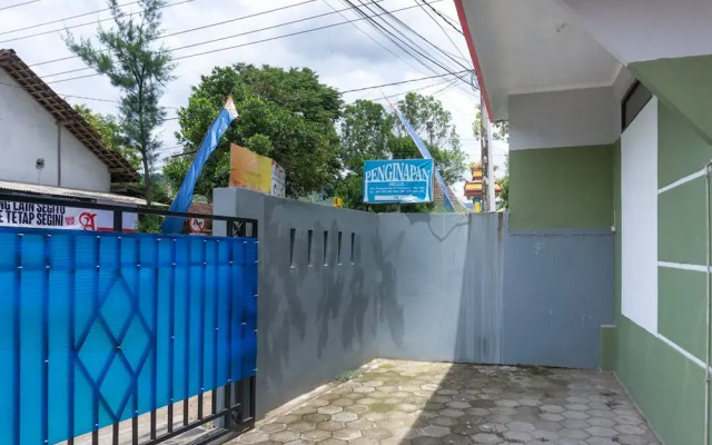 Penginapan Hello by RedDoorz