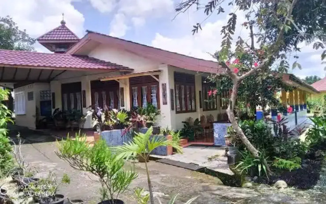 Hotel Dharma Karya