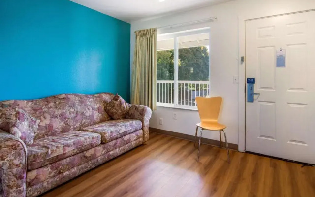 Motel 6 Portland, OR Mall 205