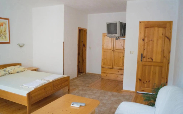 Tonis Guest House