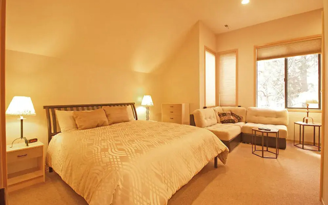 Eaglewood Condominium 8