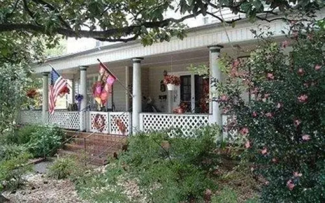 The Twin Magnolias Bed & Breakfast