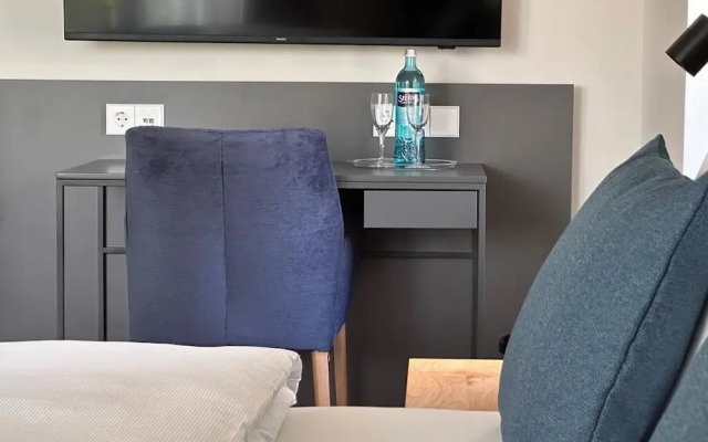 Hotel Schöne Aussicht, Stilvoll modern, direkt am Rüstersieler Hafen