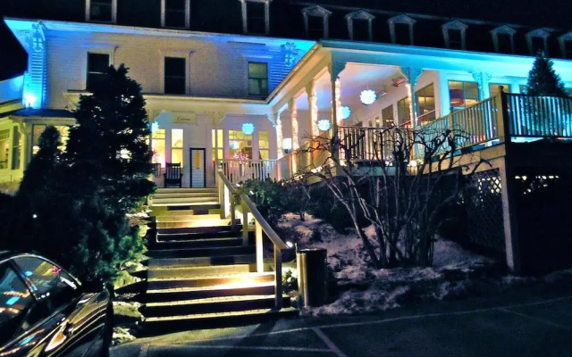 Camden Harbour Inn