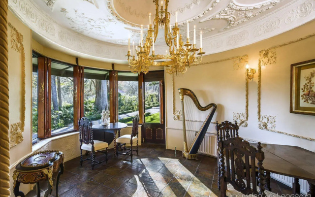 Thorngrove Manor