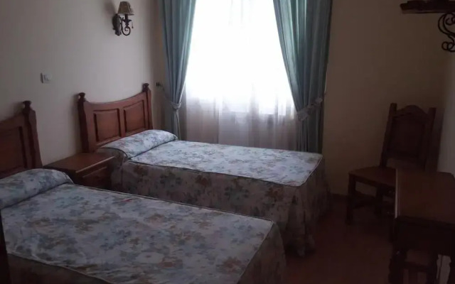 Hotel Rural Puerta De Caderechas