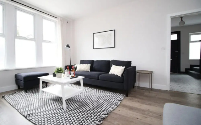 Harlequin Gardens by Tŷ SA-5 BR House