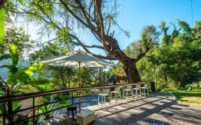 Luchuan Puyin Hot Spring Wellness Hotel
