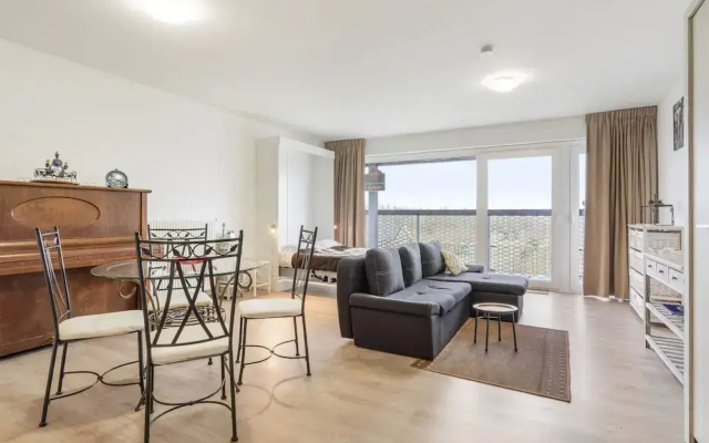 Spacious Studio With Storage Room