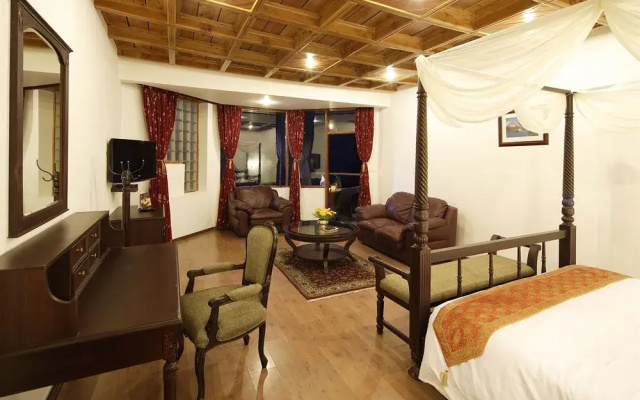 Manu Allaya Spa Resort