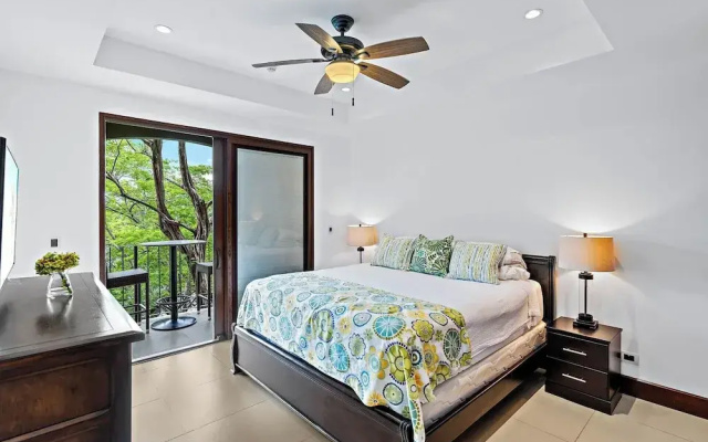 Luxury Condo with Panoramic Ocean Views, Sparkling Infinity Pool, and Modern Open-Concept Design