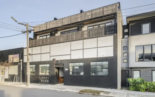 Northcote 3-bed Townhouse Near Cafes & Shops