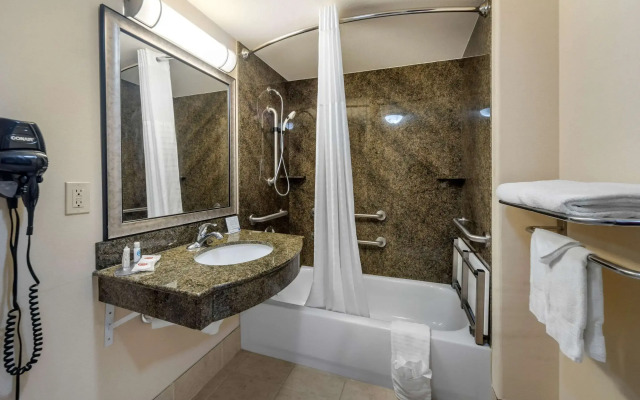 Comfort Inn & Suites Perry I-35