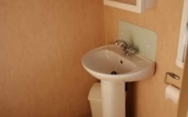 Caravan - Sleeps 8 - Pets Ok - Parking - Site Pool