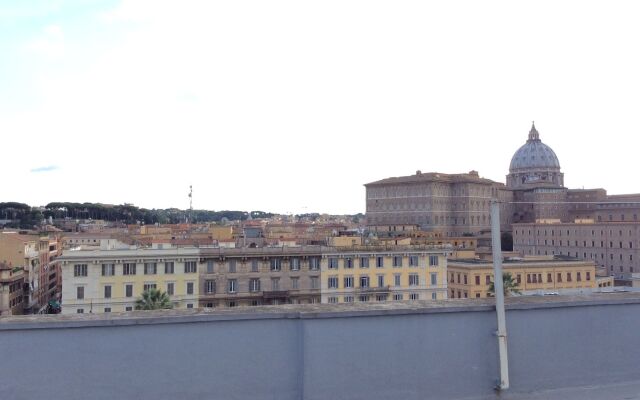 Отель Chez Alice Vatican вид на фасад