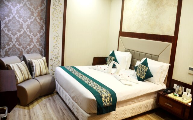 The Landmark Hotel in Varanasi, India from 53$, photos, reviews - zenhotels.com guestroom