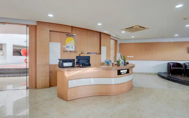 Poolside Retreat Near Sathyabama Chennai