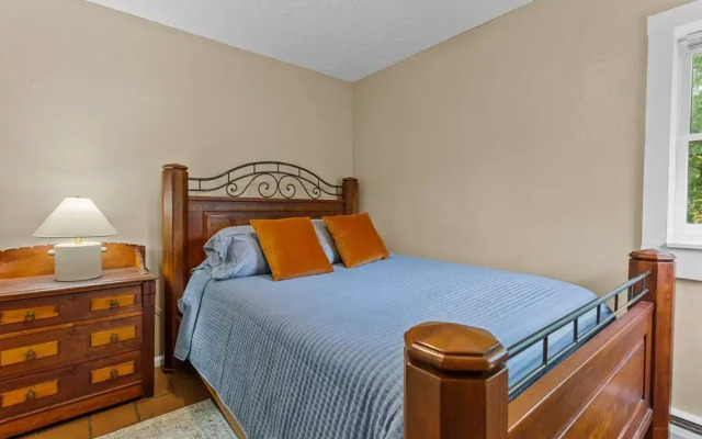 Tudor Style Apartment near MSU