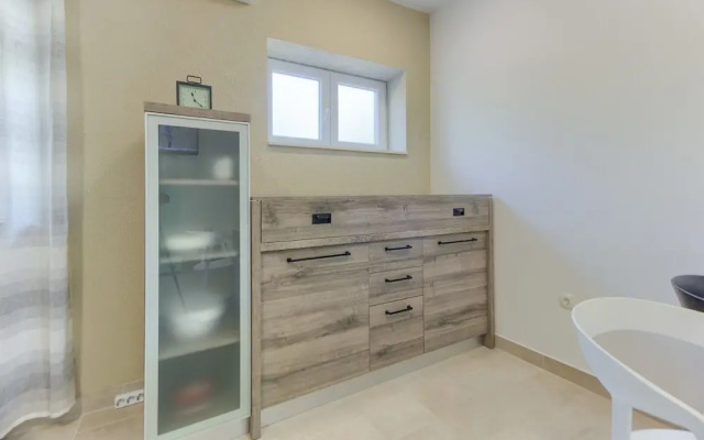 Modern Luxury 2-bedroom apt With Balcony & Patio