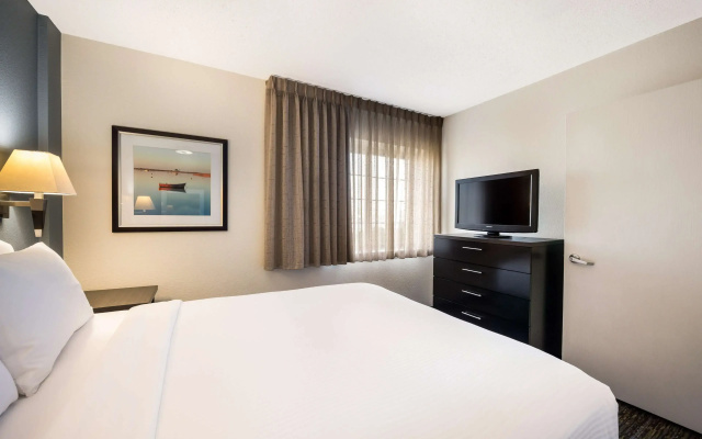 Sonesta Simply Suites Detroit Troy