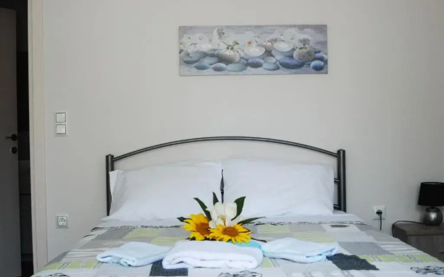 Soula's Sunshine Green Apartment