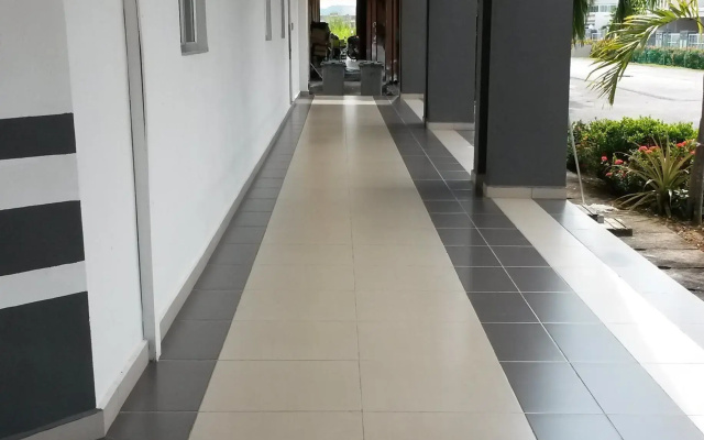 Five Hotel