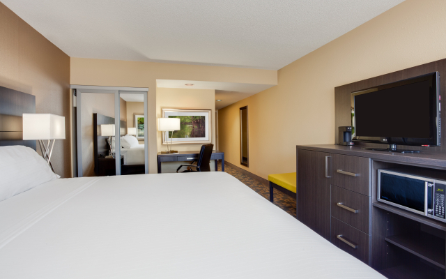 Holiday Inn Express & Suites Fredericton by IHG