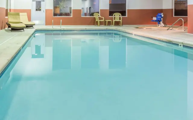 Super 8 by Wyndham Roseburg