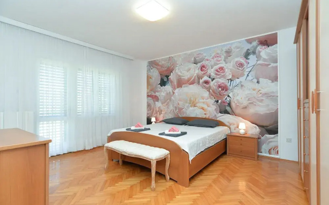 Apartment 1933