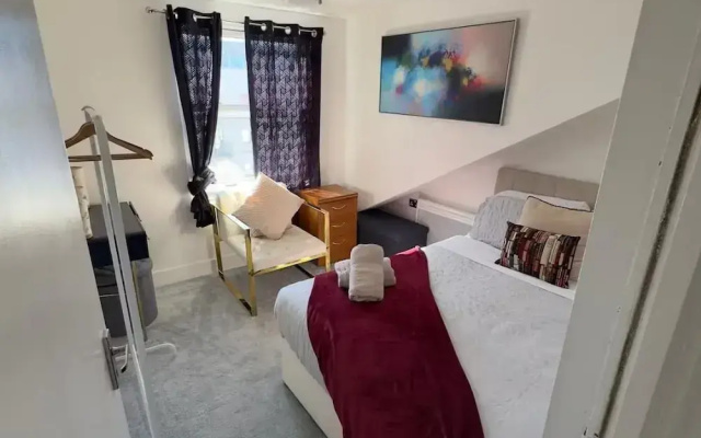 Top Floor Apartment in South Parade Pier