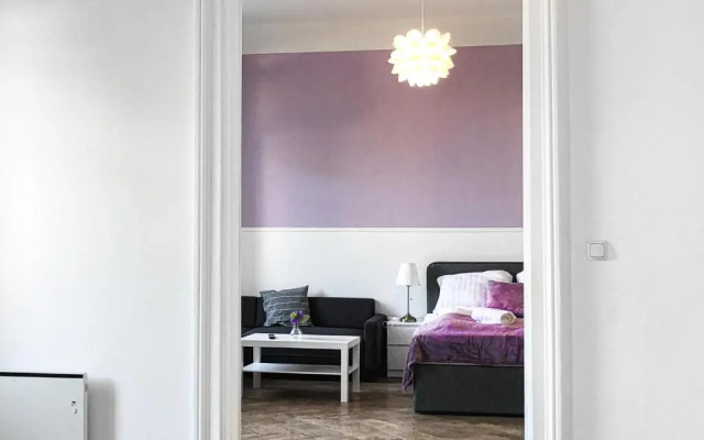 Commodious 2BR Apt. Near AKH-Perfect for Groups