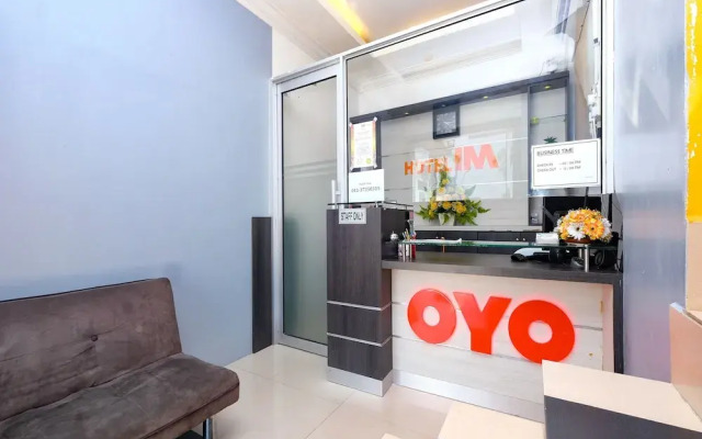 OYO 89587 IM Hotel
