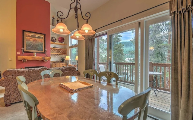 Luxury 3 Bedroom Townhouse next to Keystone Lake, Free Shuttle, Hot Tub and Sauna