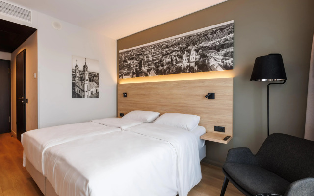 Отель Park Inn by Radisson Vilnius Airport Hotel & Conference Centre