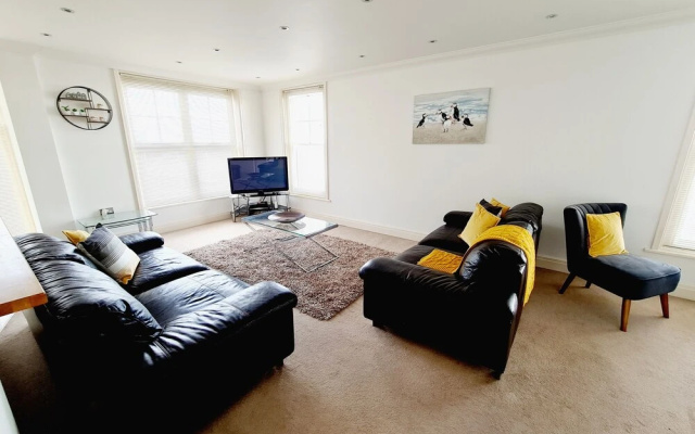 Off the Hook - Luxury Beach Apartment - Sleeps 4