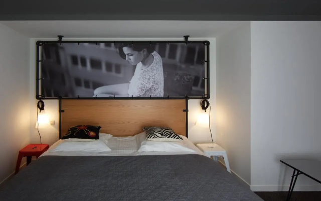 Zoom Hotel