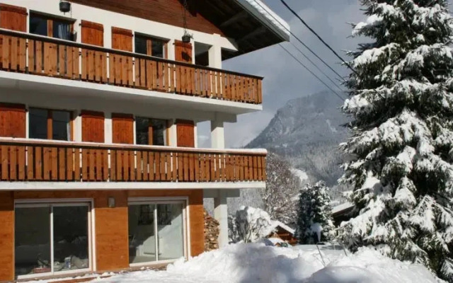 Chalet blanc bleu