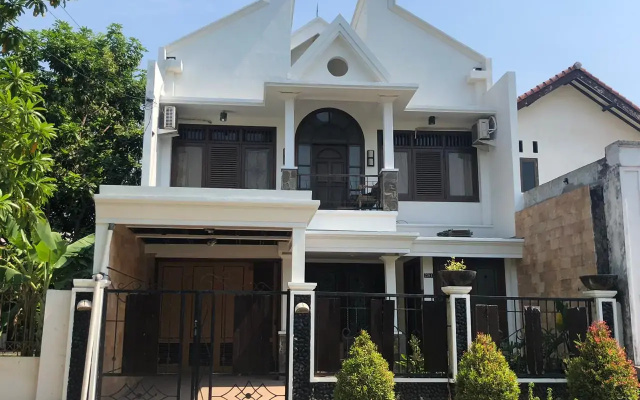 Oyo Life 2093 Kyla Residence