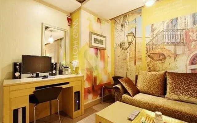 We2 Hotel
