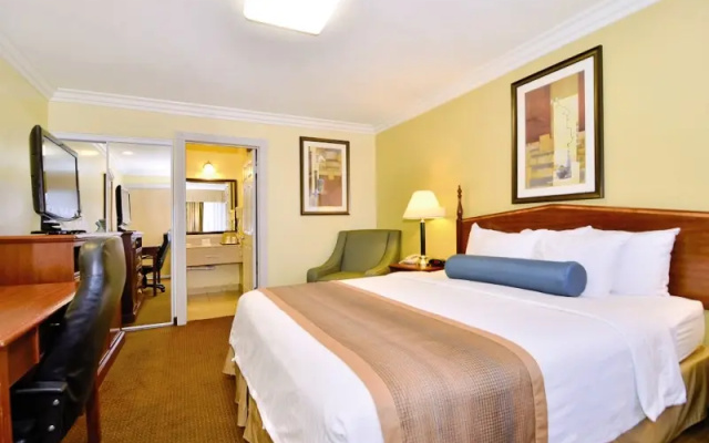 Best Western Plus China Lake Inn