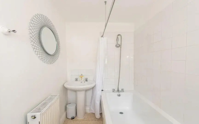 Contractors & Leisure & Airport Location & Riverfront