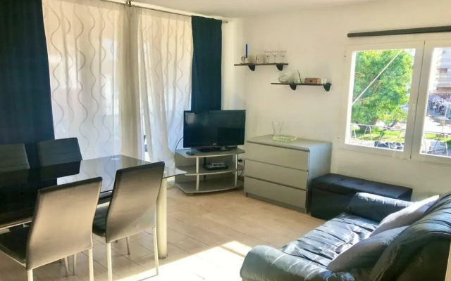 Recently Refurbished Center Apartment