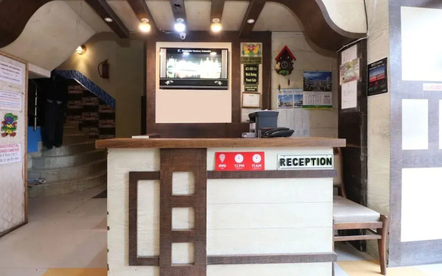 OYO 30100 Lucky Guest House