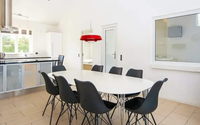 10 Person Holiday Home in Grenaa-by Traum