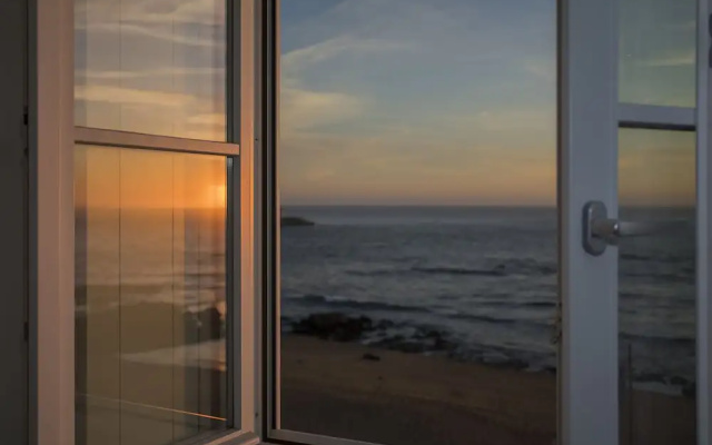 Liiiving - Luxury Beachfront Apartment V
